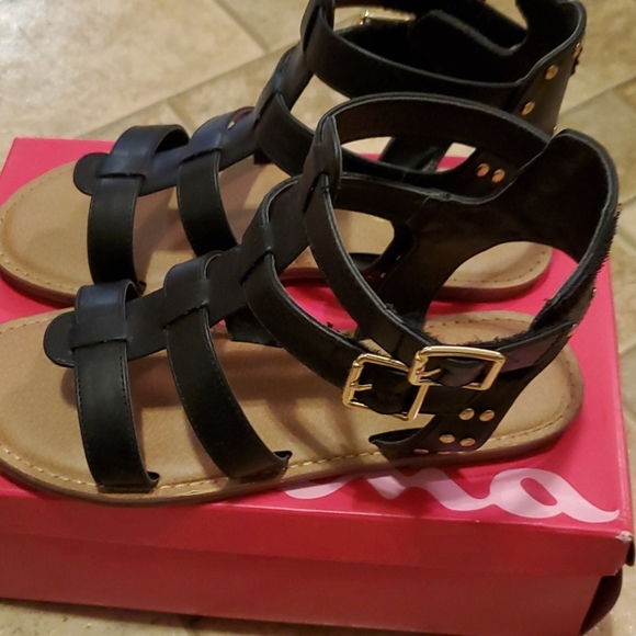 Sandals - Picture 2 of 4